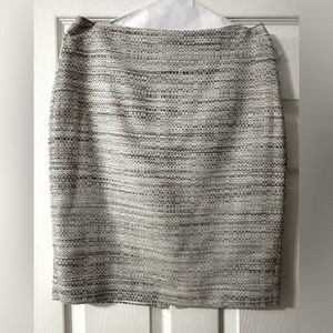Ann Taylor size 4 silver gray and black woven skirt